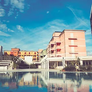 https://ai-pozzi-village-spa.hotelitalianriviera.com